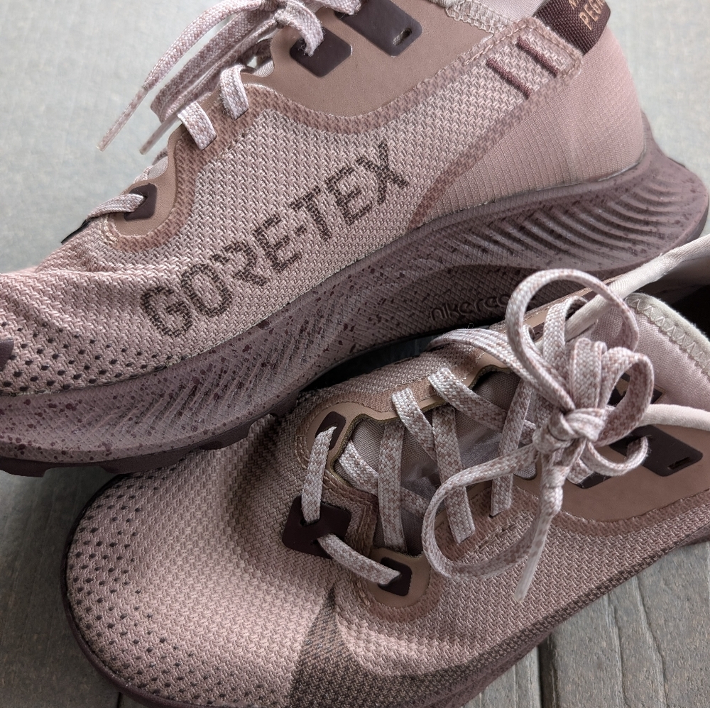 Nike Trail Shoes - Picture 2 of 6